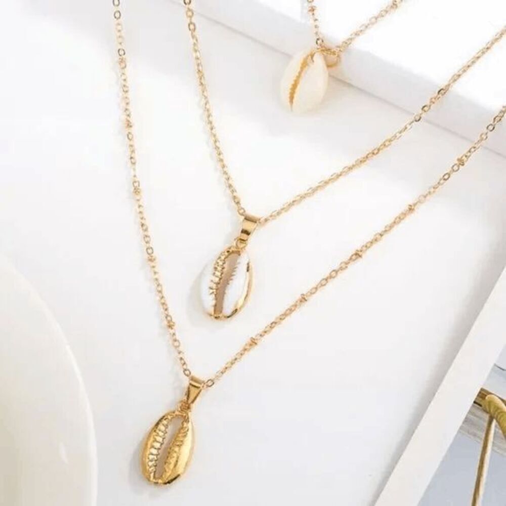 Ladies Tripled Layered Seashell Necklace - Picture 3 of 5